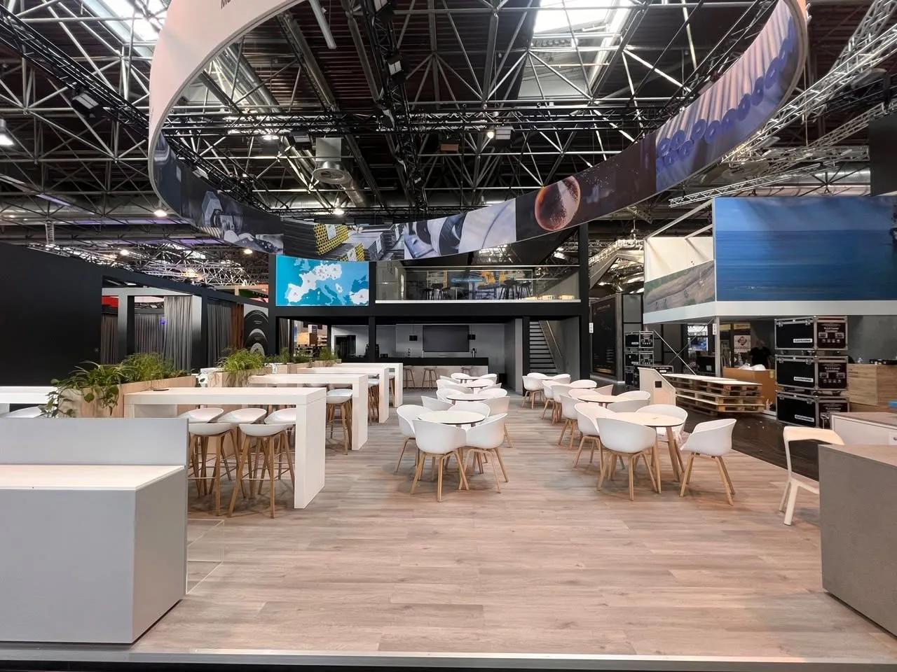 Fertiger Messestand mit Deckenring