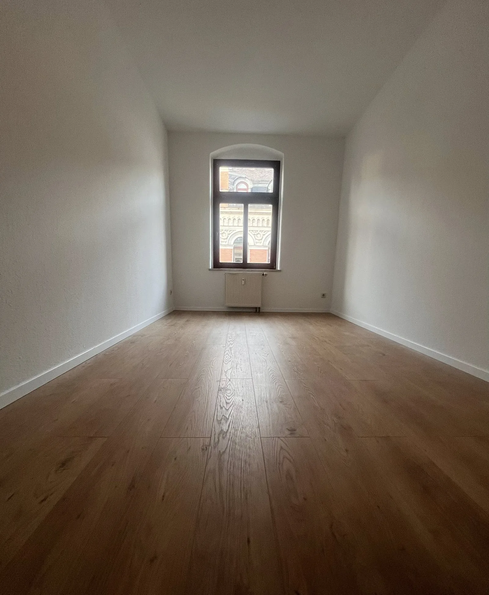 Fertiger Wohnraum mit Dielenboden